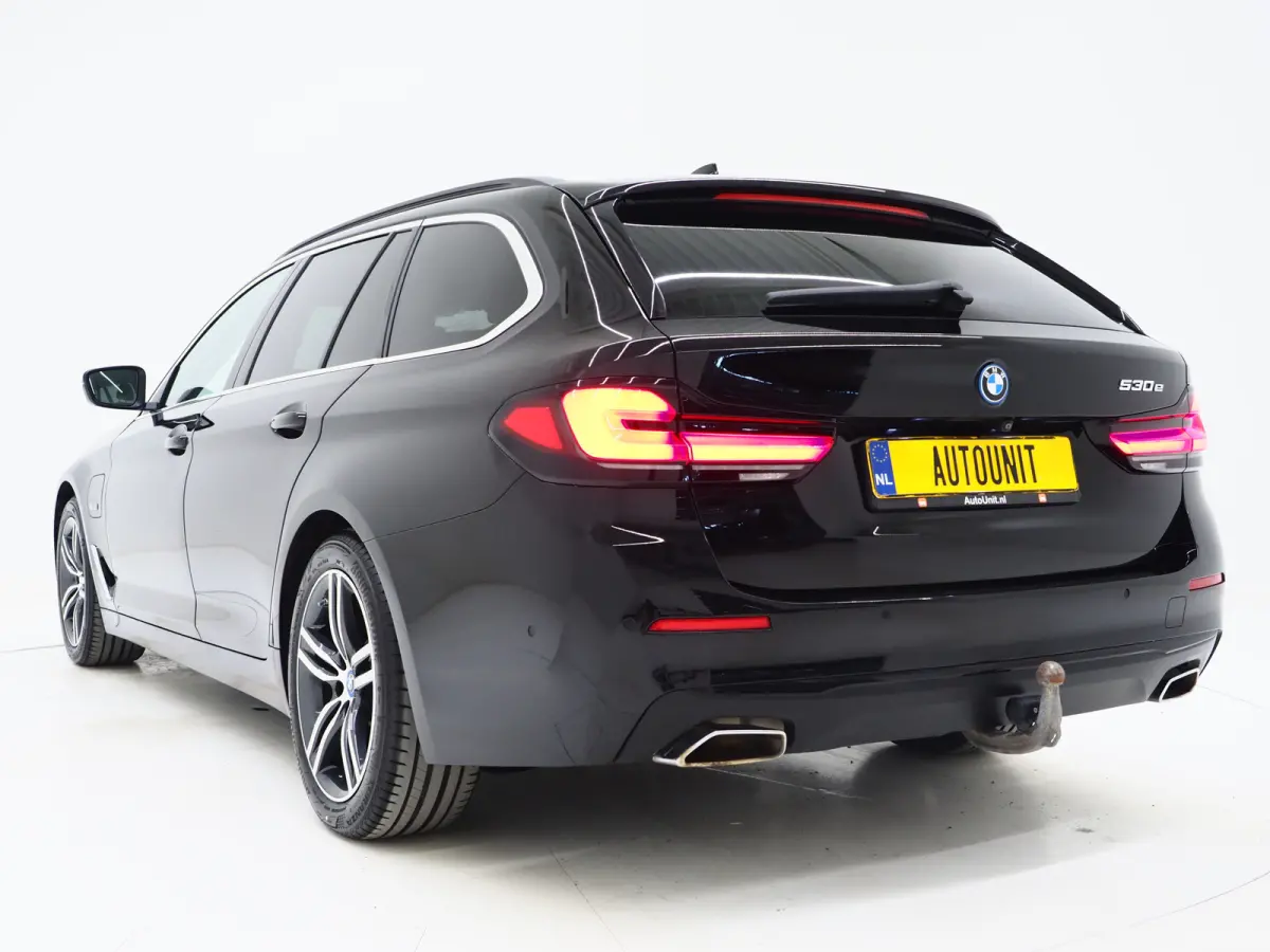 530e | Leder | Trekhaak | Keyless | Camera | Sfeerlicht | Dodehoek | Cruise | Carplay