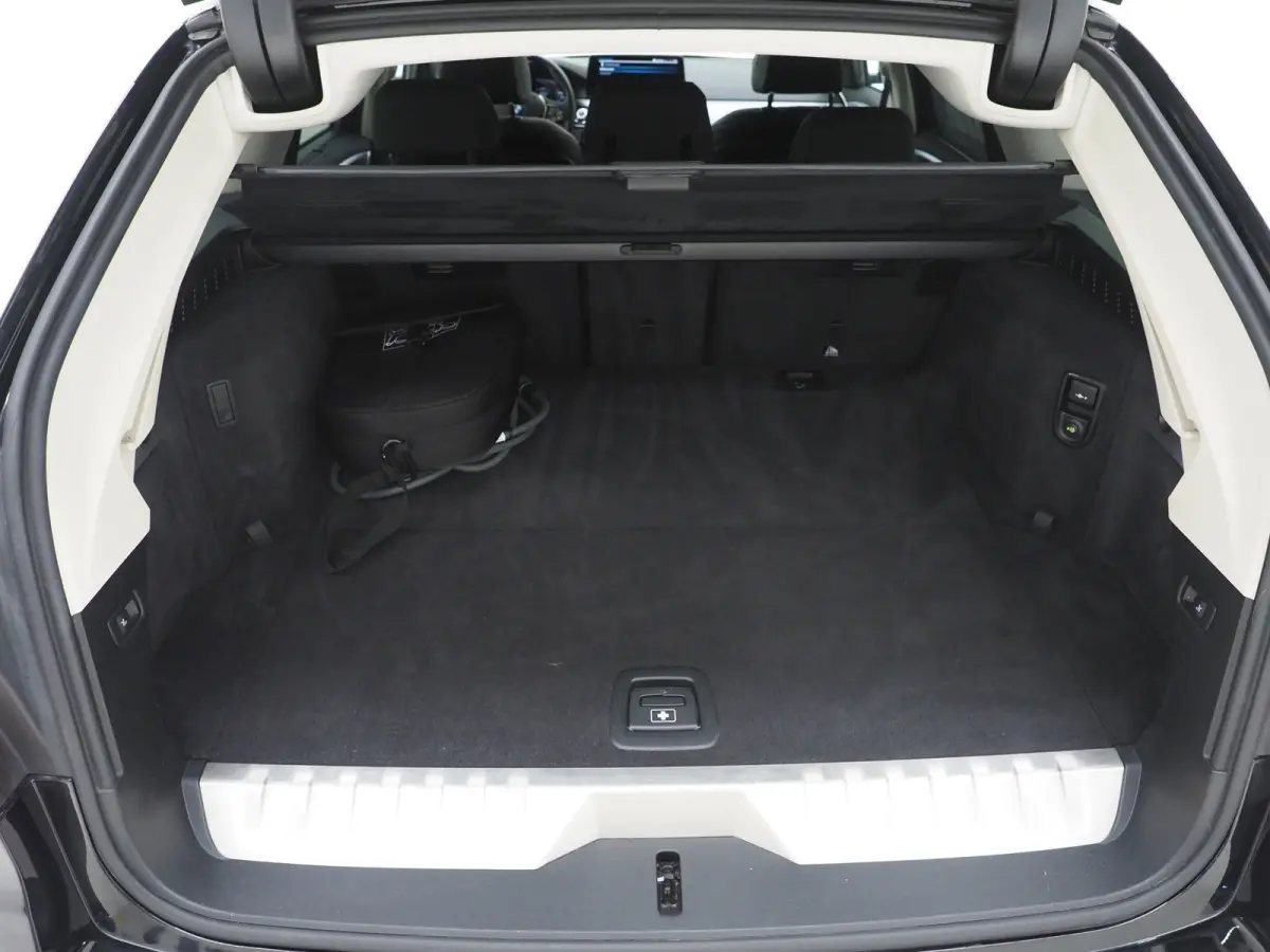 530e | Leder | Trekhaak | Keyless | Camera | Sfeerlicht | Dodehoek | Cruise | Carplay