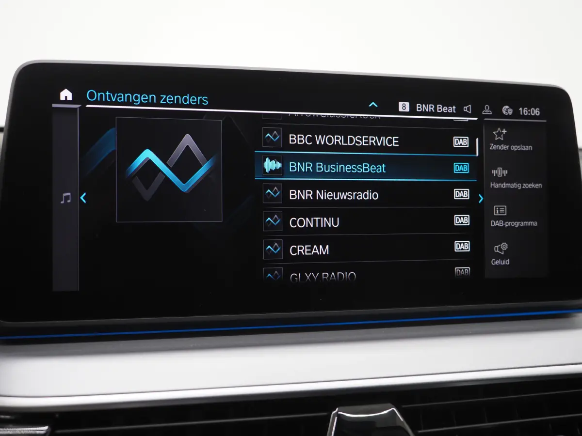 530e | Leder | Trekhaak | Keyless | Camera | Sfeerlicht | Dodehoek | Cruise | Carplay