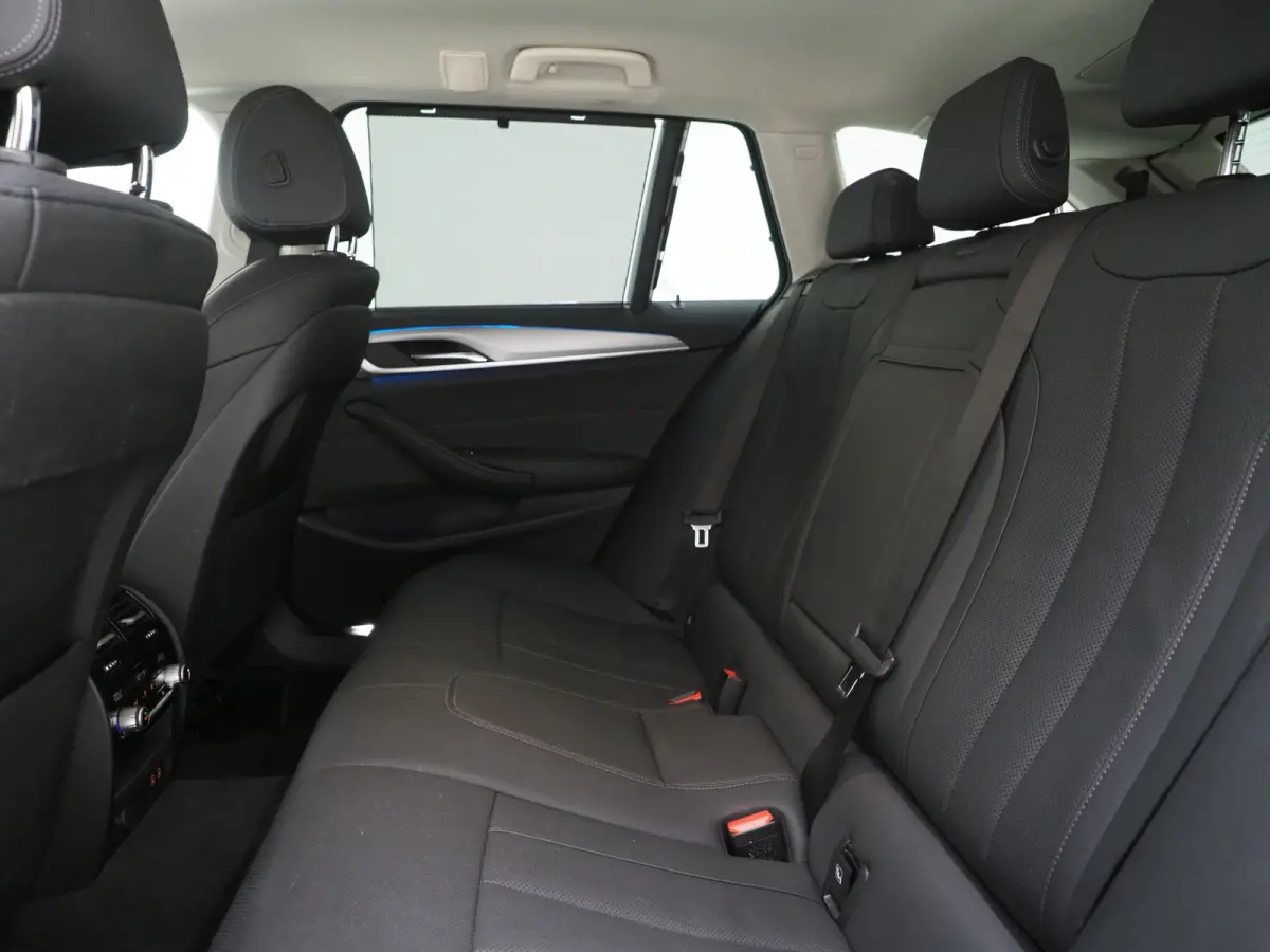 530e | Leder | Trekhaak | Keyless | Camera | Sfeerlicht | Dodehoek | Cruise | Carplay