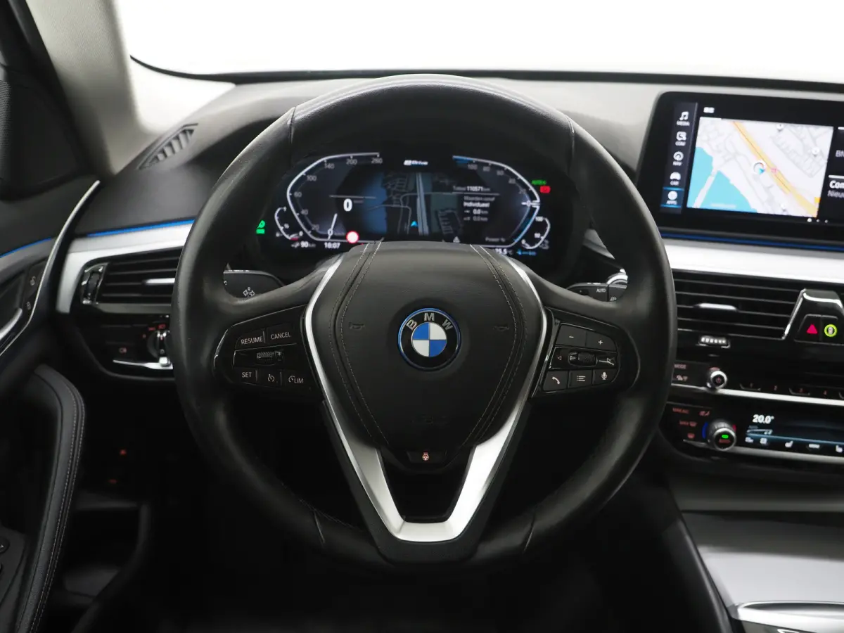 530e | Leder | Trekhaak | Keyless | Camera | Sfeerlicht | Dodehoek | Cruise | Carplay