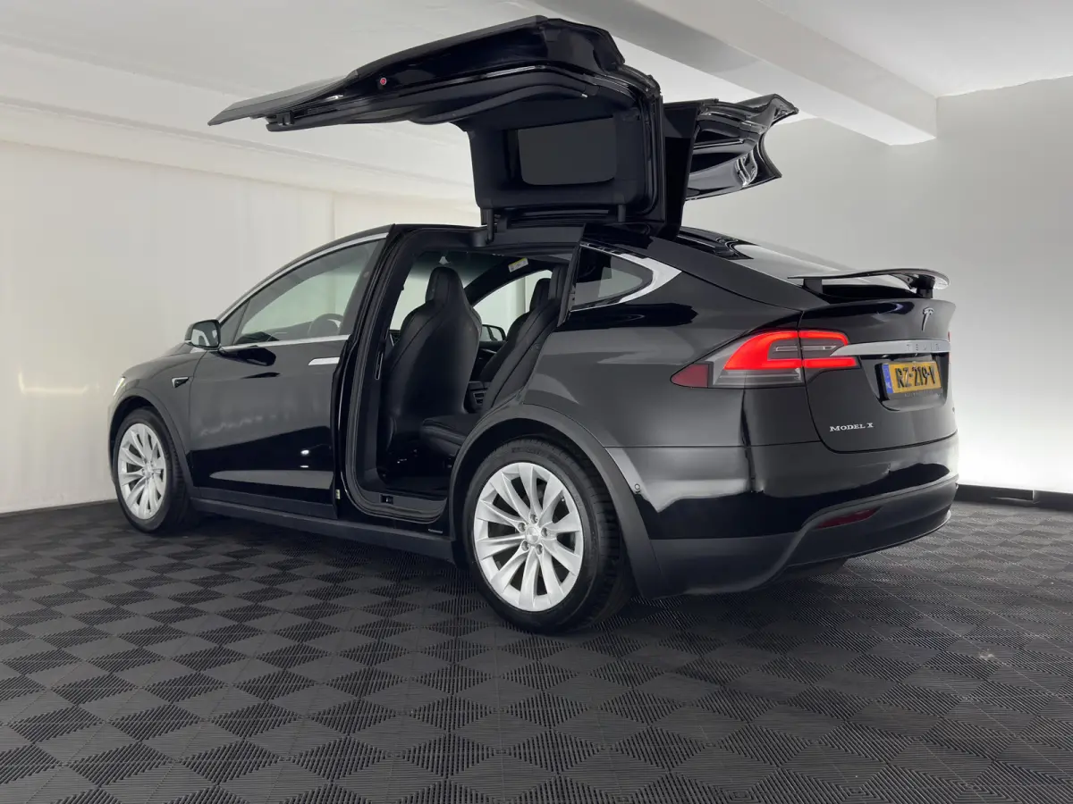 100D [ 6-Pers. ] [3-Fase-11kW] {SoH-81%} Aut. *PANO-WINDOW | AUTO-PILOT | LEATHER-FABRIC | NAVI-FULLMAP | FULL-LED | AIRSUSPENSION | DIGI-COCKPIT | CCS-FASTLOADER | KEYLESS | DAB+ | HEATED-S