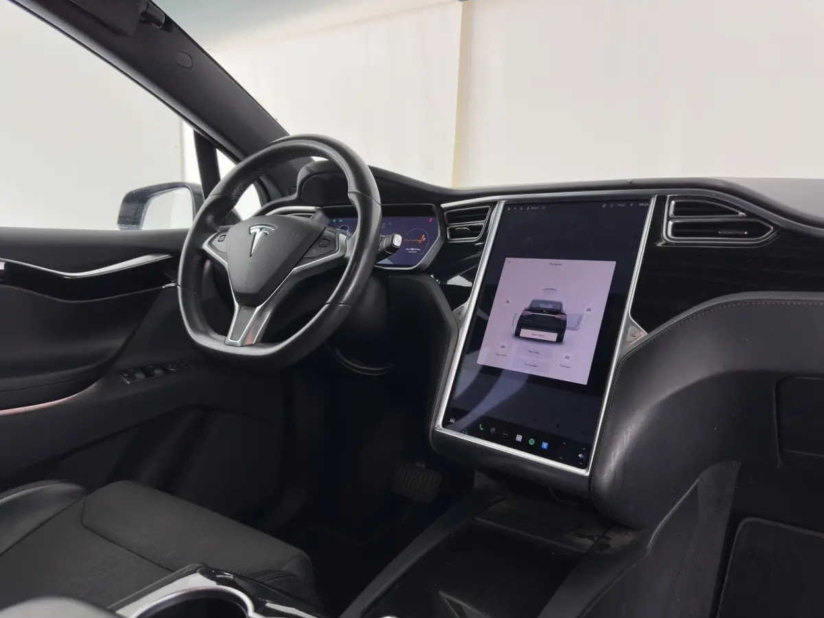 100D [ 6-Pers. ] [3-Fase-11kW] {SoH-81%} Aut. *PANO-WINDOW | AUTO-PILOT | LEATHER-FABRIC | NAVI-FULLMAP | FULL-LED | AIRSUSPENSION | DIGI-COCKPIT | CCS-FASTLOADER | KEYLESS | DAB+ | HEATED-S