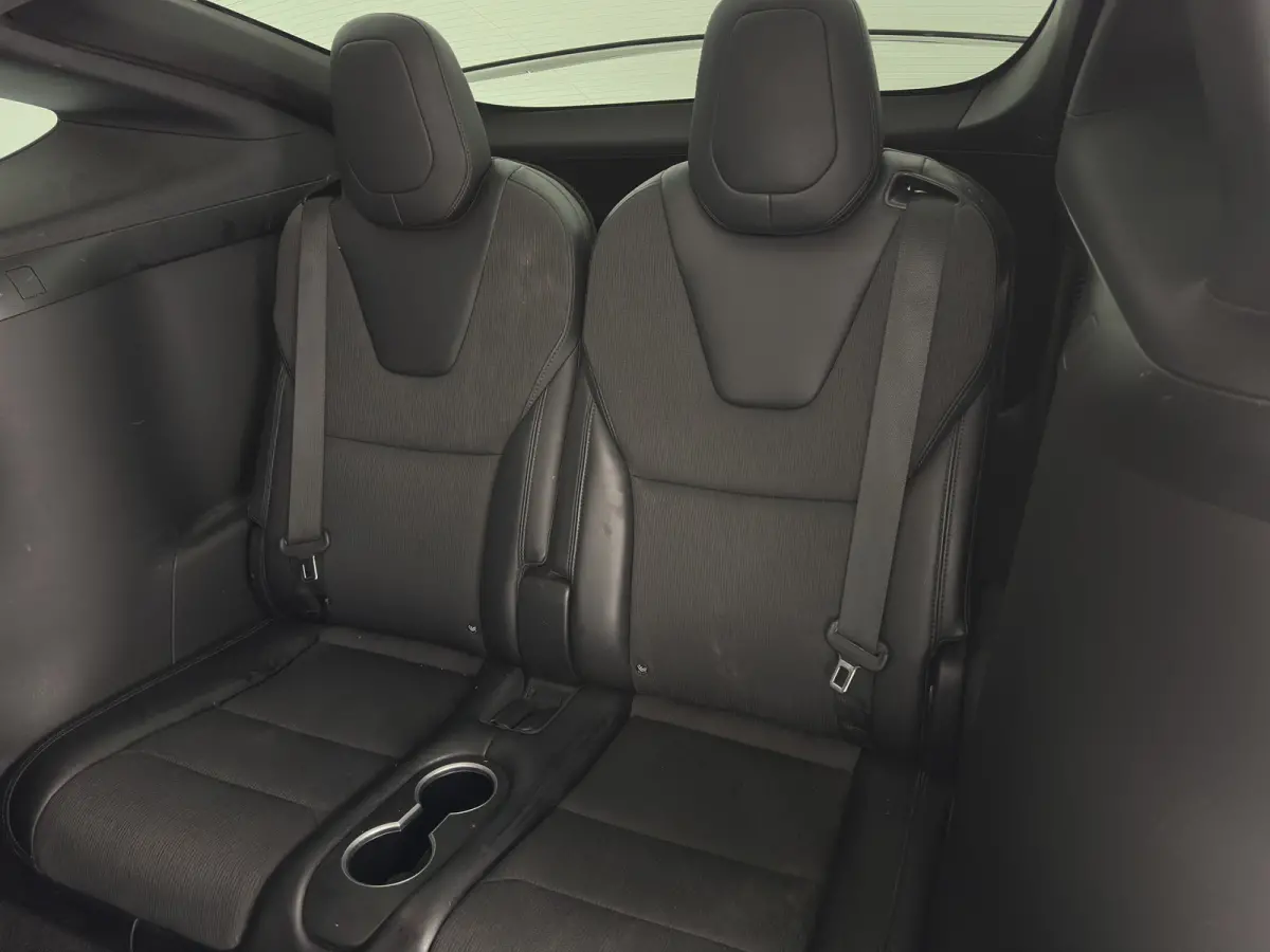 100D [ 6-Pers. ] [3-Fase-11kW] {SoH-81%} Aut. *PANO-WINDOW | AUTO-PILOT | LEATHER-FABRIC | NAVI-FULLMAP | FULL-LED | AIRSUSPENSION | DIGI-COCKPIT | CCS-FASTLOADER | KEYLESS | DAB+ | HEATED-S