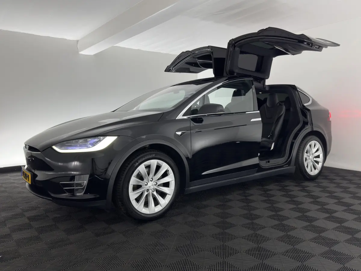 100D [ 6-Pers. ] [3-Fase-11kW] {SoH-81%} Aut. *PANO-WINDOW | AUTO-PILOT | LEATHER-FABRIC | NAVI-FULLMAP | FULL-LED | AIRSUSPENSION | DIGI-COCKPIT | CCS-FASTLOADER | KEYLESS | DAB+ | HEATED-S