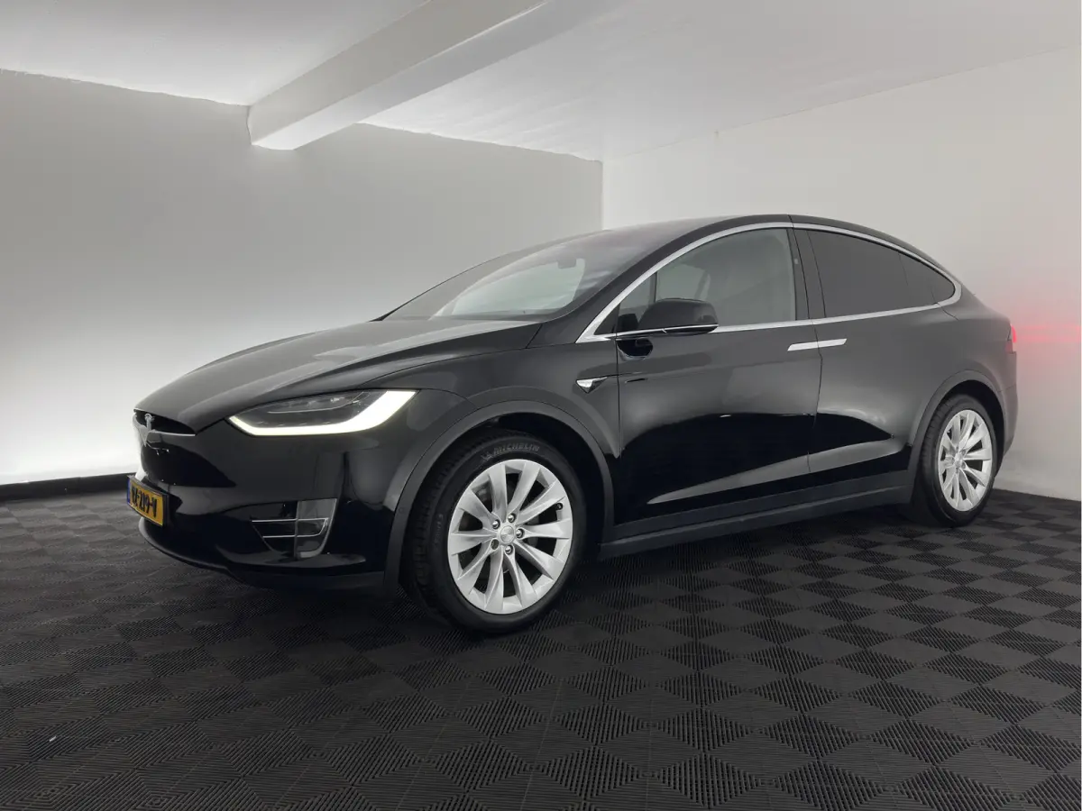 100D [ 6-Pers. ] [3-Fase-11kW] {SoH-81%} Aut. *PANO-WINDOW | AUTO-PILOT | LEATHER-FABRIC | NAVI-FULLMAP | FULL-LED | AIRSUSPENSION | DIGI-COCKPIT | CCS-FASTLOADER | KEYLESS | DAB+ | HEATED-S
