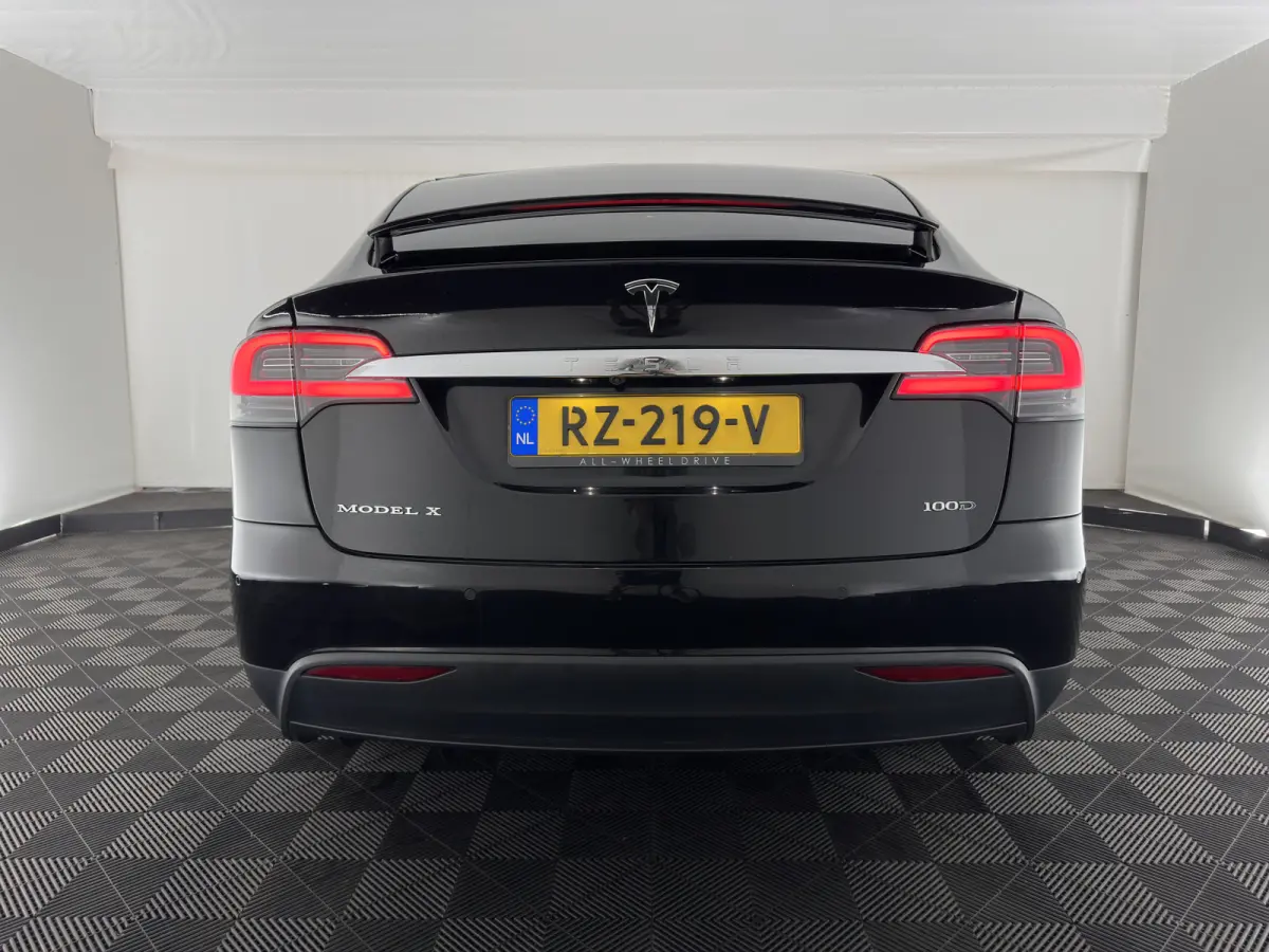 100D [ 6-Pers. ] [3-Fase-11kW] {SoH-81%} Aut. *PANO-WINDOW | AUTO-PILOT | LEATHER-FABRIC | NAVI-FULLMAP | FULL-LED | AIRSUSPENSION | DIGI-COCKPIT | CCS-FASTLOADER | KEYLESS | DAB+ | HEATED-S