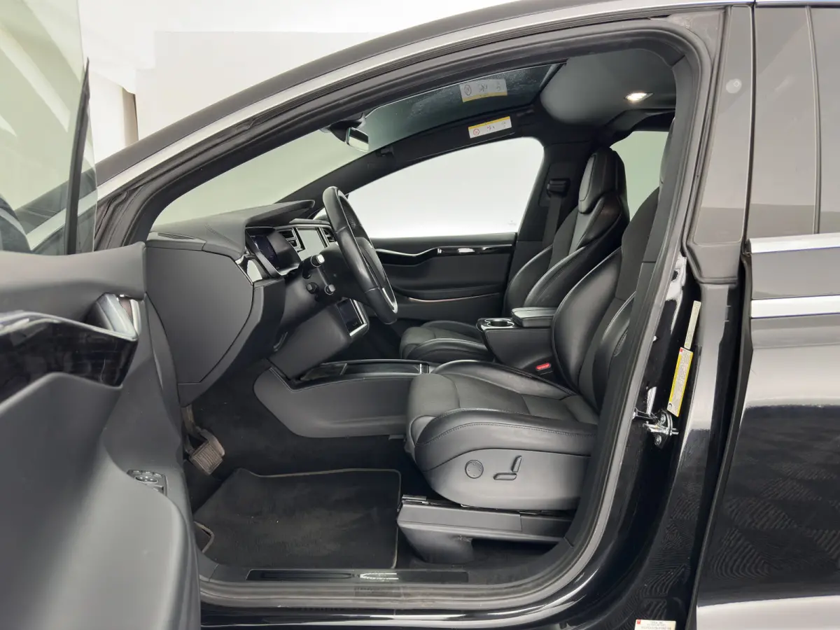 100D [ 6-Pers. ] [3-Fase-11kW] {SoH-81%} Aut. *PANO-WINDOW | AUTO-PILOT | LEATHER-FABRIC | NAVI-FULLMAP | FULL-LED | AIRSUSPENSION | DIGI-COCKPIT | CCS-FASTLOADER | KEYLESS | DAB+ | HEATED-S