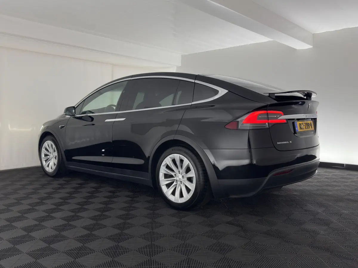 100D [ 6-Pers. ] [3-Fase-11kW] {SoH-81%} Aut. *PANO-WINDOW | AUTO-PILOT | LEATHER-FABRIC | NAVI-FULLMAP | FULL-LED | AIRSUSPENSION | DIGI-COCKPIT | CCS-FASTLOADER | KEYLESS | DAB+ | HEATED-S