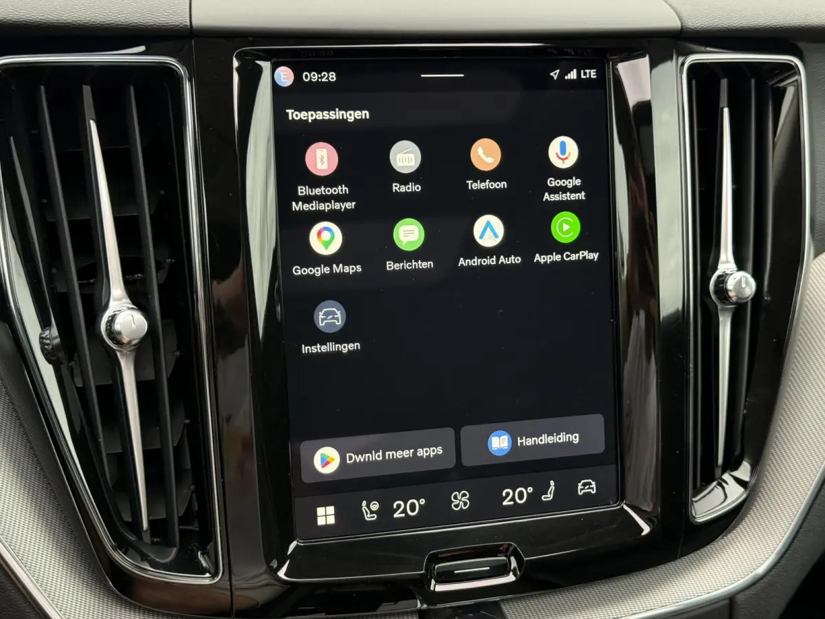 2.0 T6 Plug-in hybrid AWD Plus Dark | Trekhaak | Pano | Memory | H/K Audio | 360* Camera
