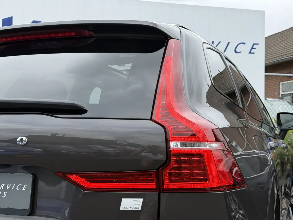 2.0 T6 Plug-in hybrid AWD Plus Dark | Trekhaak | Pano | Memory | H/K Audio | 360* Camera
