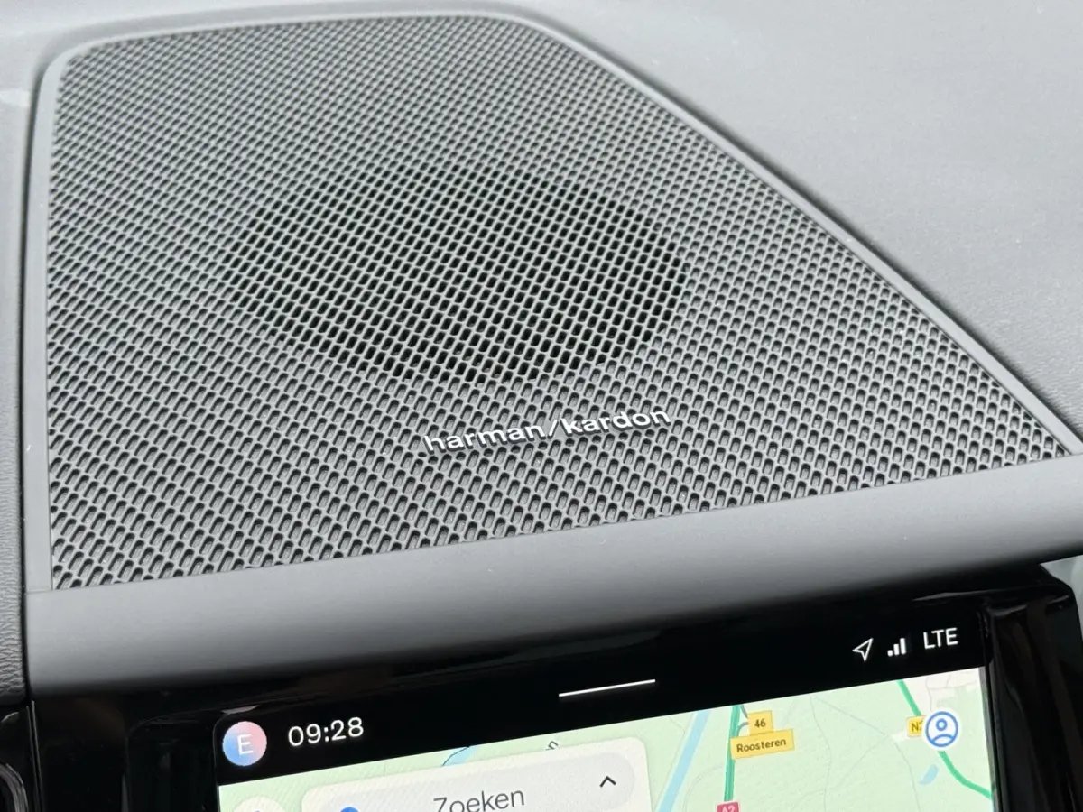 2.0 T6 Plug-in hybrid AWD Plus Dark | Trekhaak | Pano | Memory | H/K Audio | 360* Camera