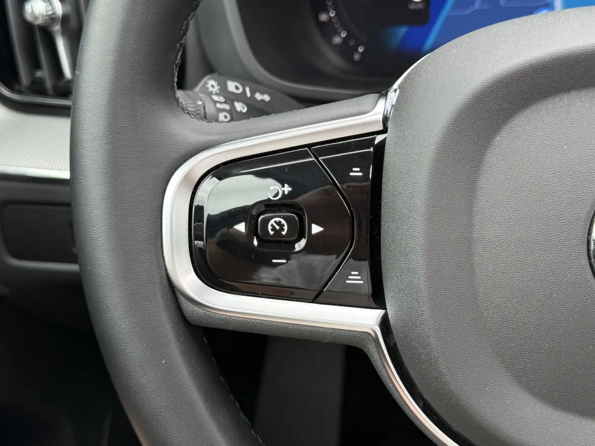 2.0 T6 Plug-in hybrid AWD Plus Dark | Trekhaak | Pano | Memory | H/K Audio | 360* Camera
