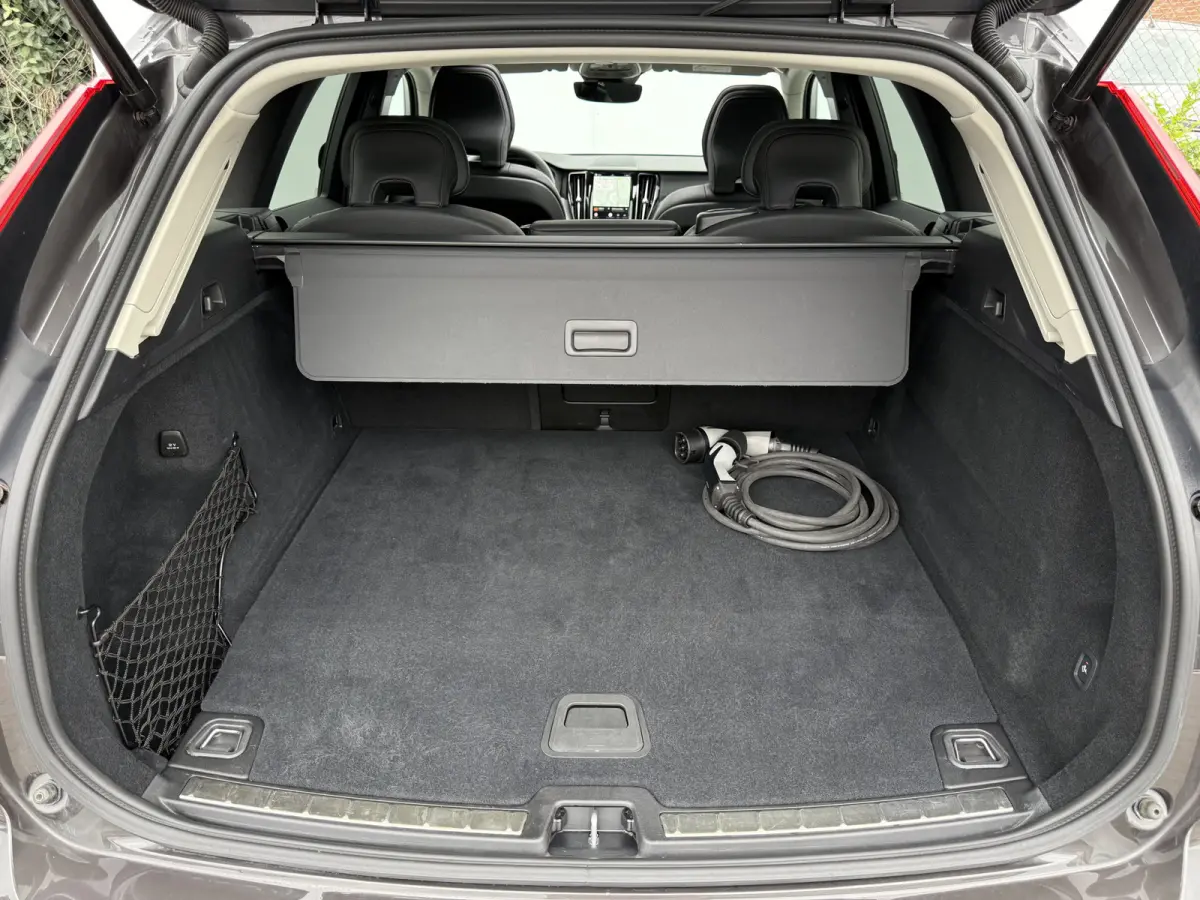 2.0 T6 Plug-in hybrid AWD Plus Dark | Trekhaak | Pano | Memory | H/K Audio | 360* Camera