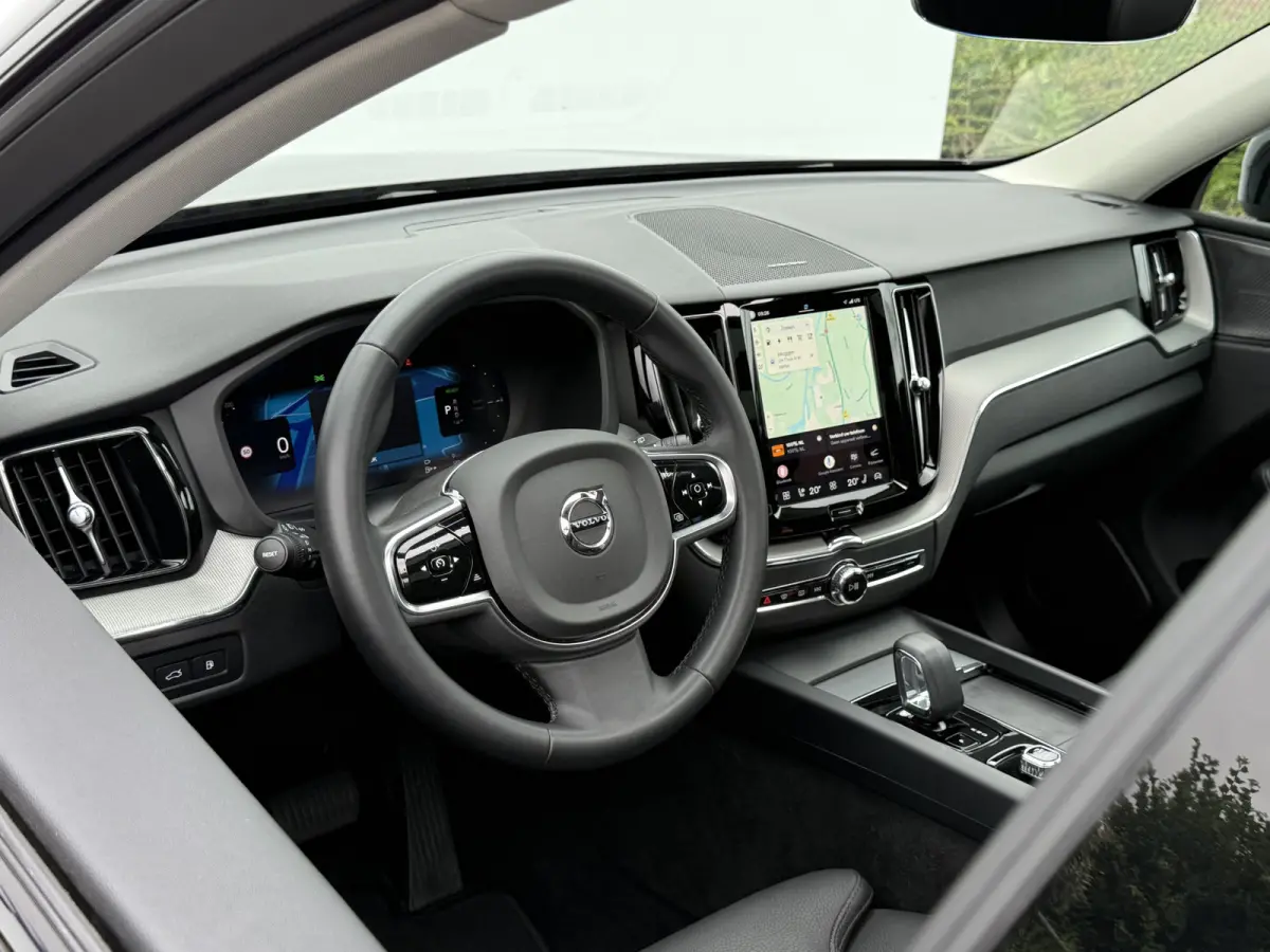 2.0 T6 Plug-in hybrid AWD Plus Dark | Trekhaak | Pano | Memory | H/K Audio | 360* Camera