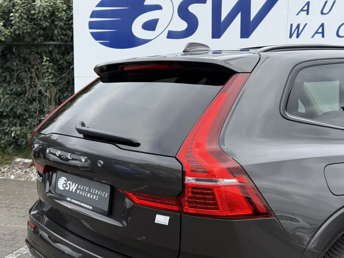 2.0 T6 Plug-in hybrid AWD Plus Dark | Trekhaak | Pano | Memory | H/K Audio | 360* Camera