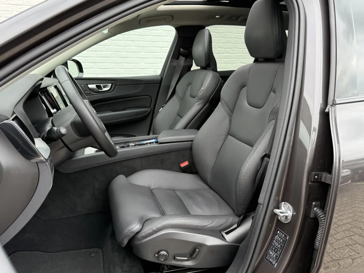 2.0 T6 Plug-in hybrid AWD Plus Dark | Trekhaak | Pano | Memory | H/K Audio | 360* Camera