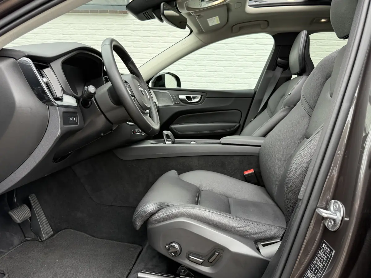 2.0 T6 Plug-in hybrid AWD Plus Dark | Trekhaak | Pano | Memory | H/K Audio | 360* Camera