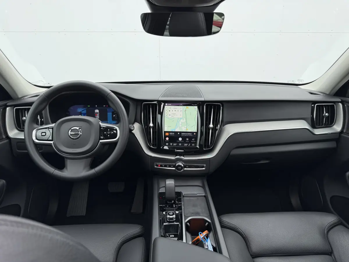 2.0 T6 Plug-in hybrid AWD Plus Dark | Trekhaak | Pano | Memory | H/K Audio | 360* Camera
