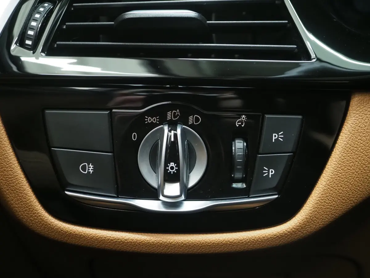 520e | Leder | HUD | Adaptive Cruise | 360 | Dodehoek | Sfeerlicht | Stoelverwarming