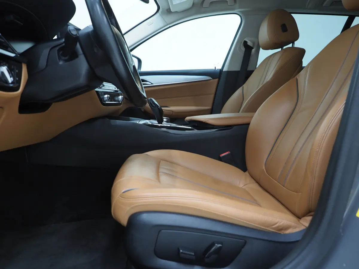 520e | Leder | HUD | Adaptive Cruise | 360 | Dodehoek | Sfeerlicht | Stoelverwarming