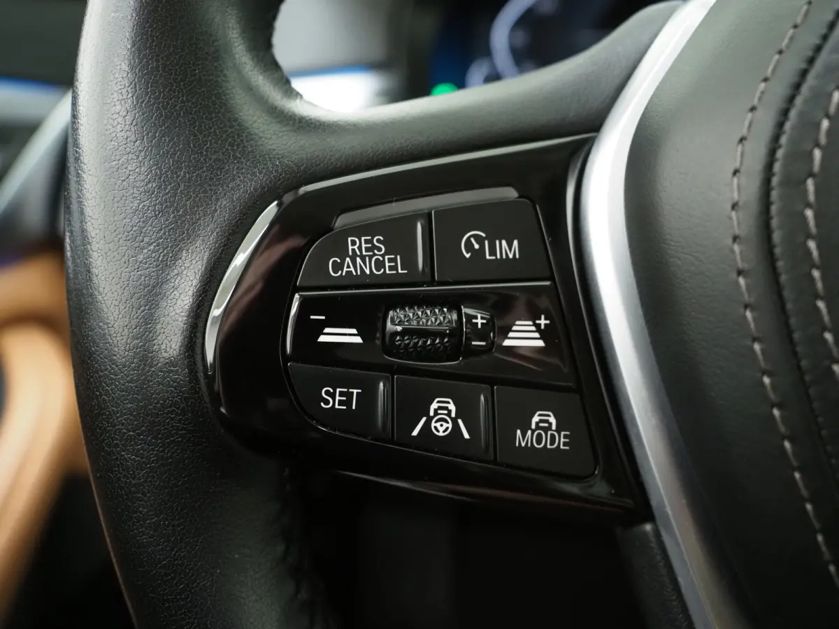 520e | Leder | HUD | Adaptive Cruise | 360 | Dodehoek | Sfeerlicht | Stoelverwarming