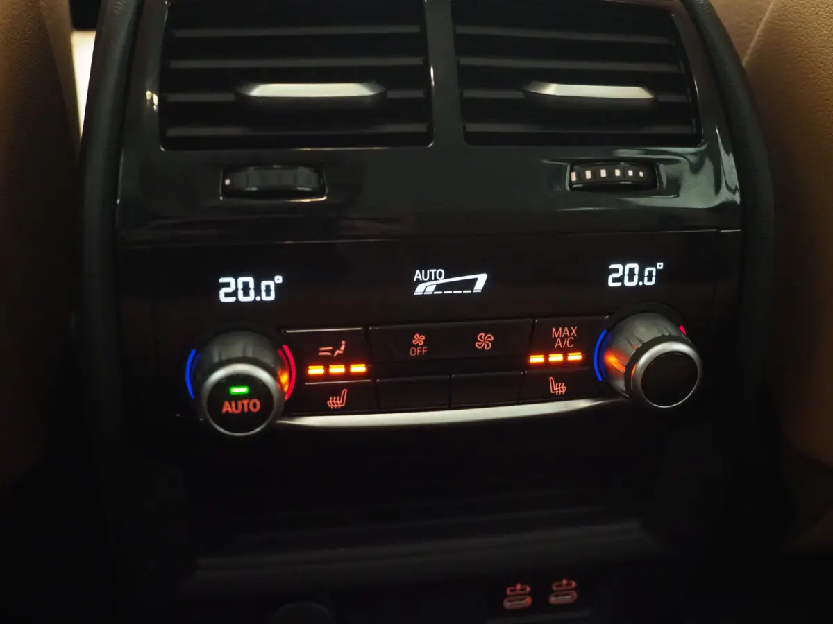 520e | Leder | HUD | Adaptive Cruise | 360 | Dodehoek | Sfeerlicht | Stoelverwarming