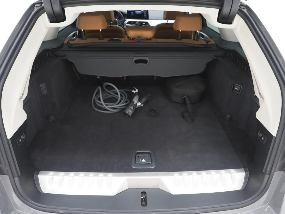 520e | Leder | HUD | Adaptive Cruise | 360 | Dodehoek | Sfeerlicht | Stoelverwarming