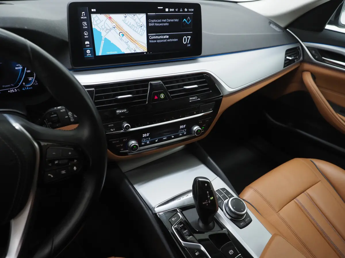 520e | Leder | HUD | Adaptive Cruise | 360 | Dodehoek | Sfeerlicht | Stoelverwarming