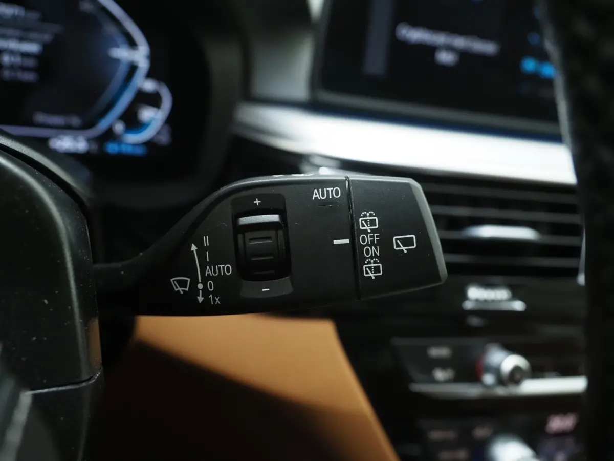520e | Leder | HUD | Adaptive Cruise | 360 | Dodehoek | Sfeerlicht | Stoelverwarming