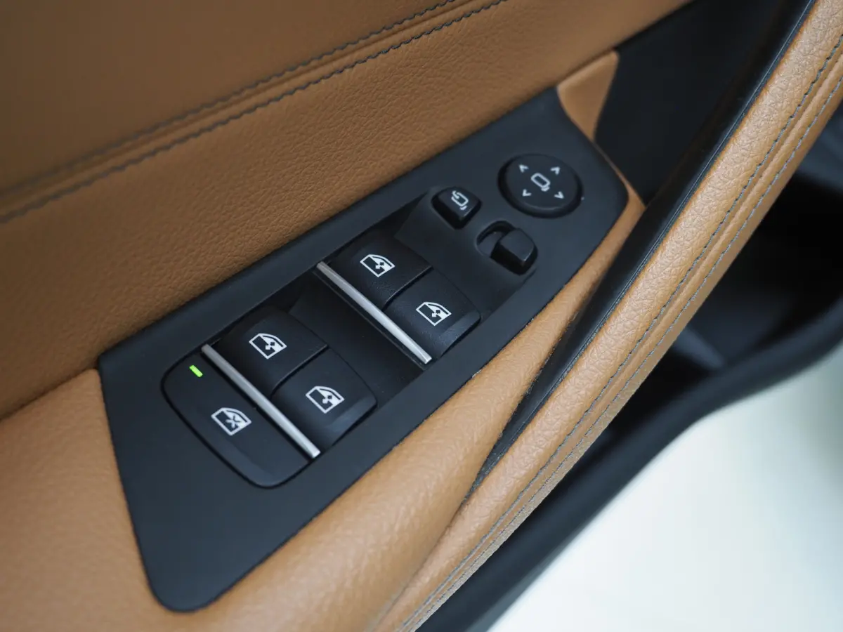 520e | Leder | HUD | Adaptive Cruise | 360 | Dodehoek | Sfeerlicht | Stoelverwarming