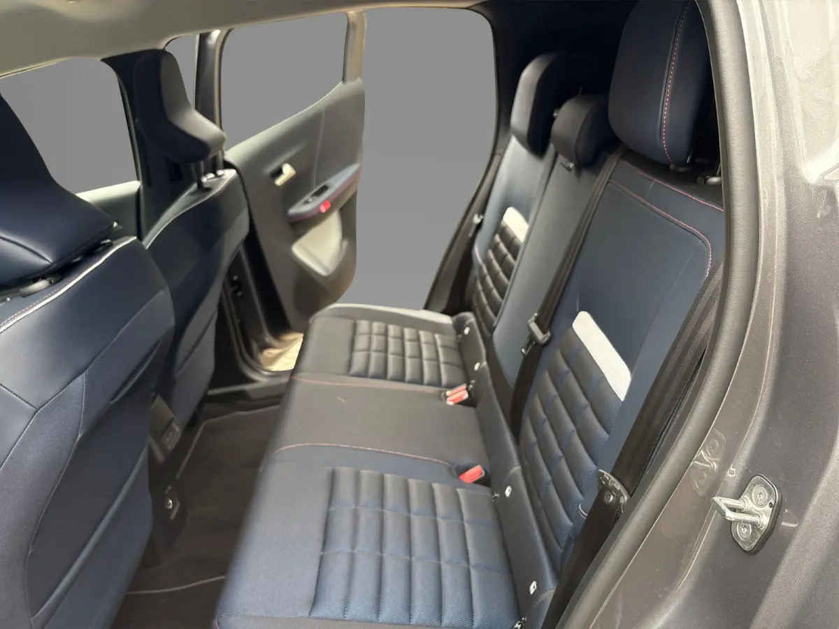 Collection 113pk Extended Range 54 kWh | Voorraaddeal! | 17" Lichtmetalen velgen | Apple Carplay Android Auto | Achteruitrijcamera | Parkeersensoren | Two tone