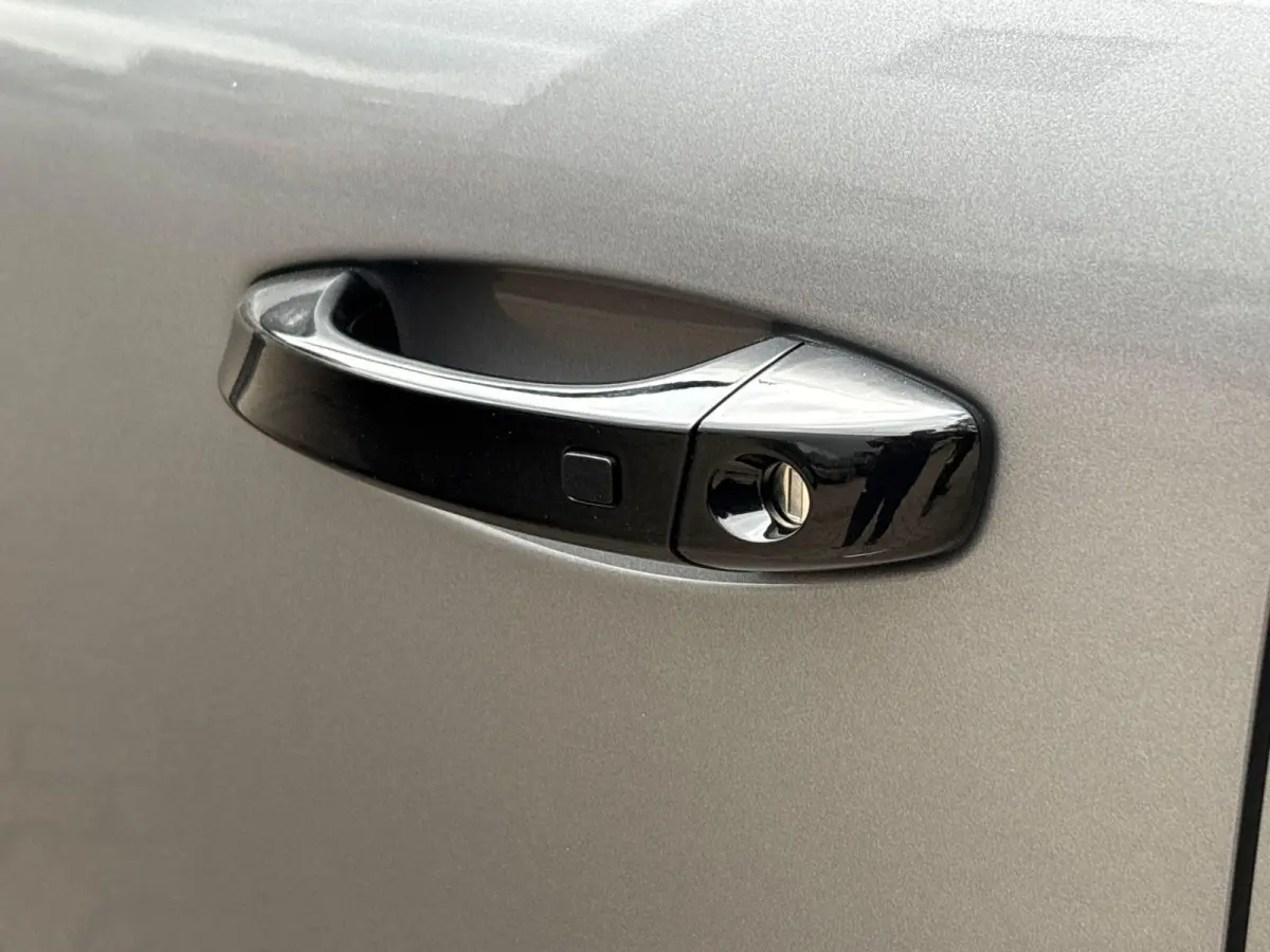 Collection 113pk Extended Range 54 kWh | Voorraaddeal! | 17" Lichtmetalen velgen | Apple Carplay Android Auto | Achteruitrijcamera | Parkeersensoren | Two tone