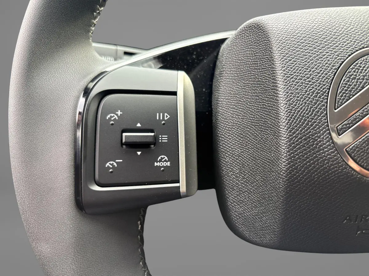 Collection 113pk Extended Range 54 kWh | Voorraaddeal! | 17" Lichtmetalen velgen | Apple Carplay Android Auto | Achteruitrijcamera | Parkeersensoren | Two tone