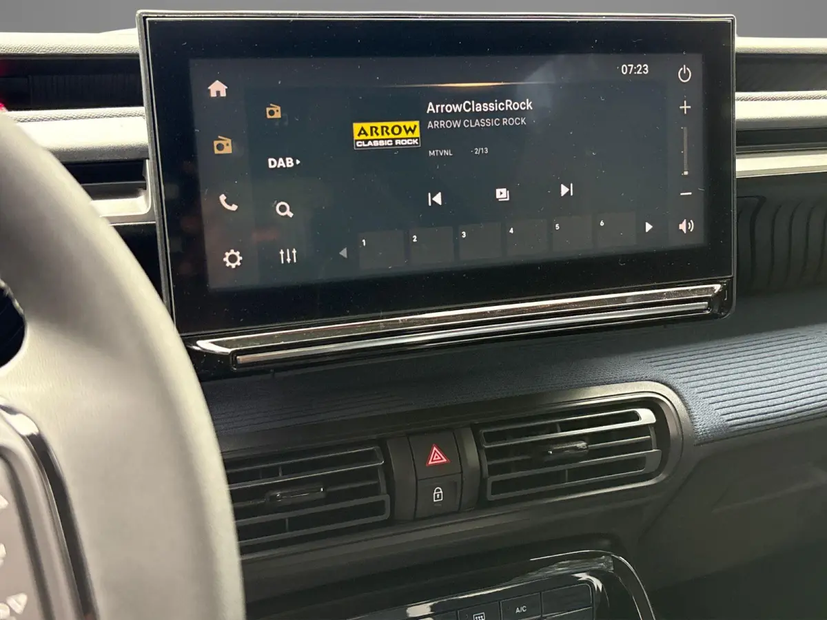 Collection 113pk Extended Range 54 kWh | Voorraaddeal! | 17" Lichtmetalen velgen | Apple Carplay Android Auto | Achteruitrijcamera | Parkeersensoren | Two tone