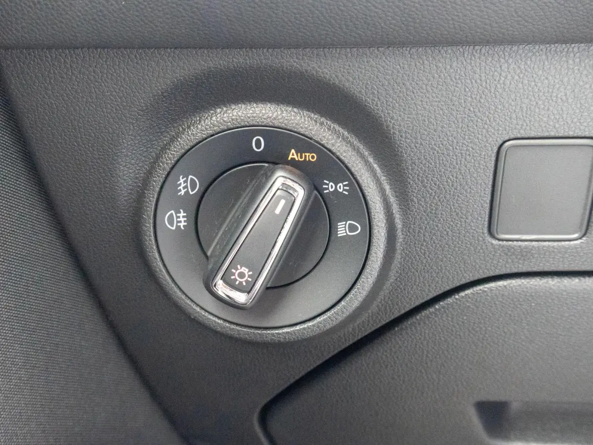 1.5 TSI FR Business Intense ACC 19" Beats Camera