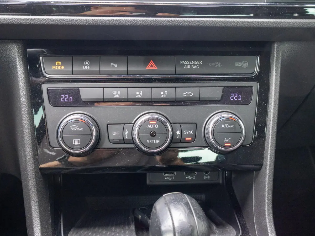 1.5 TSI FR Business Intense ACC 19" Beats Camera
