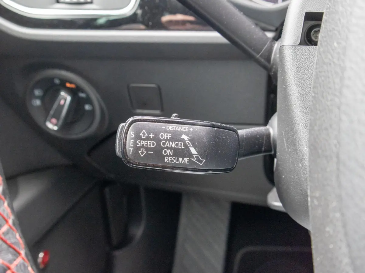 1.5 TSI FR Business Intense ACC 19" Beats Camera