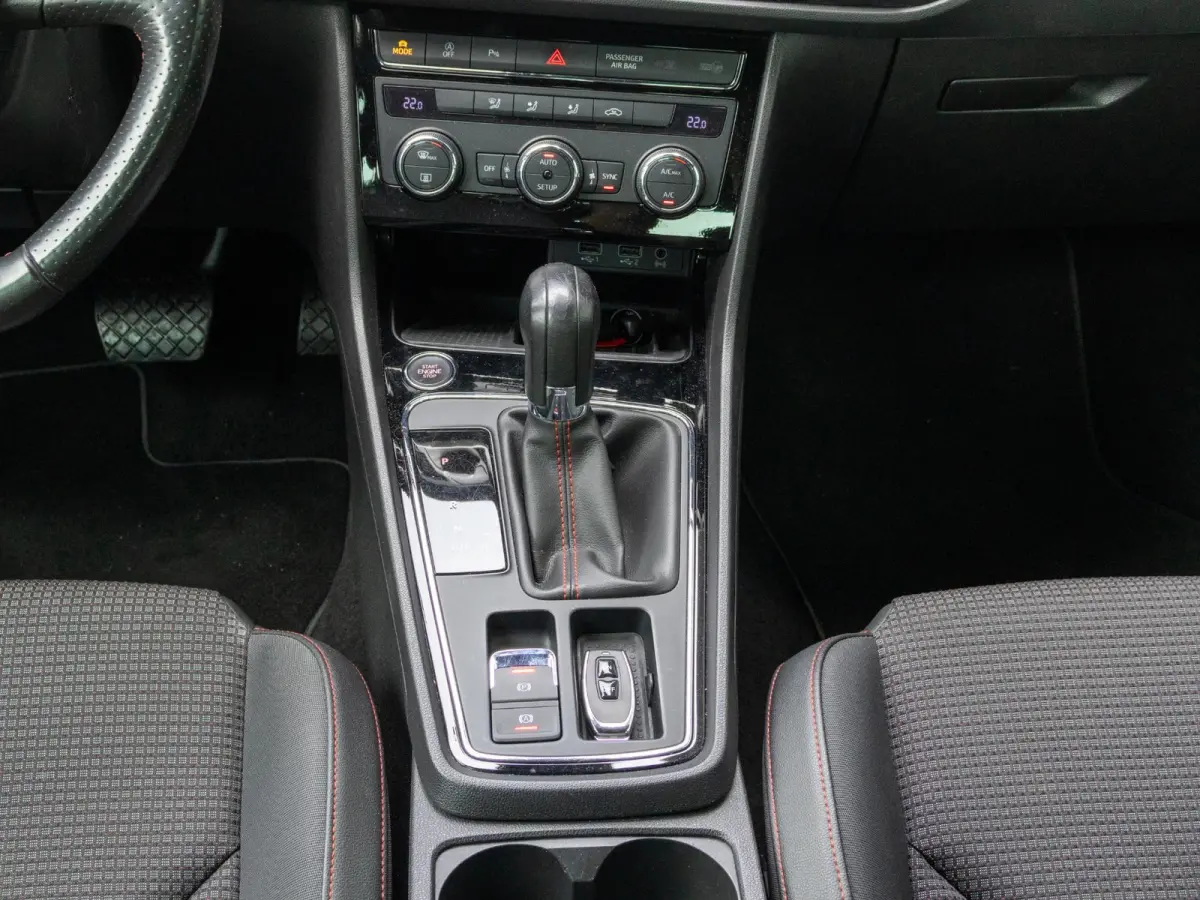 1.5 TSI FR Business Intense ACC 19" Beats Camera
