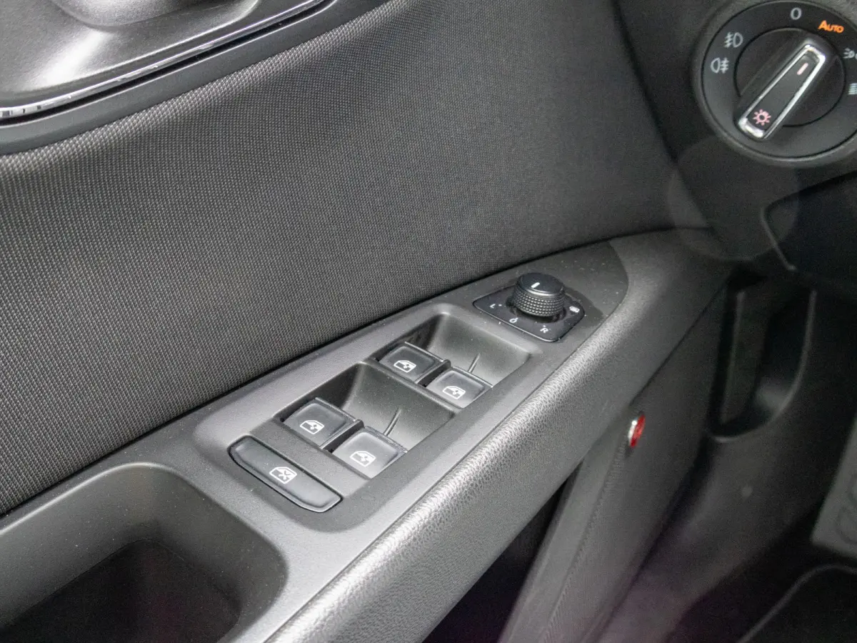 1.5 TSI FR Business Intense ACC 19" Beats Camera