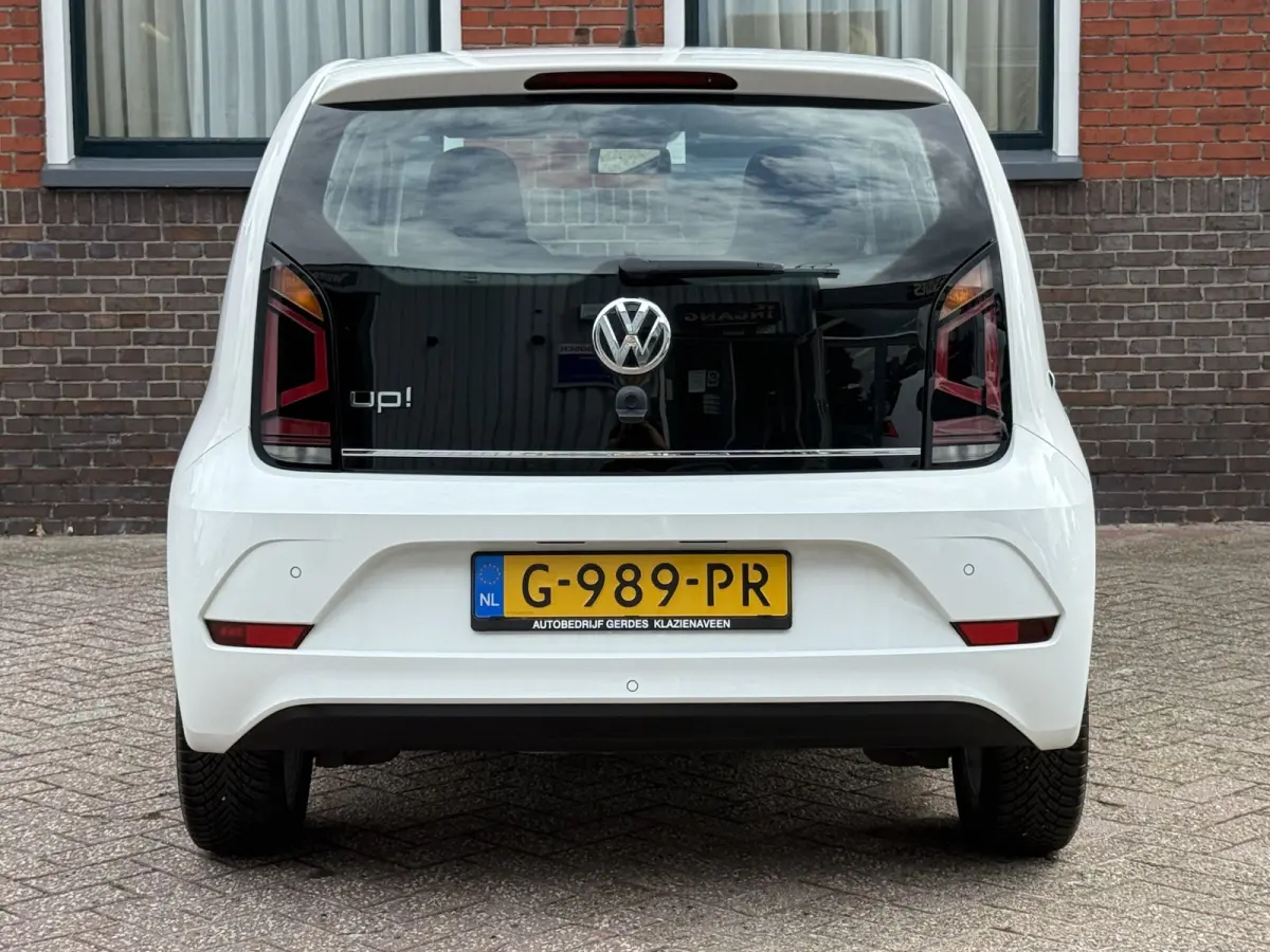 Up! 1.0 BMT high up! | DAB | CRUISE | BLUETOOTH | STOELVERW. | LICHTMETAAL |