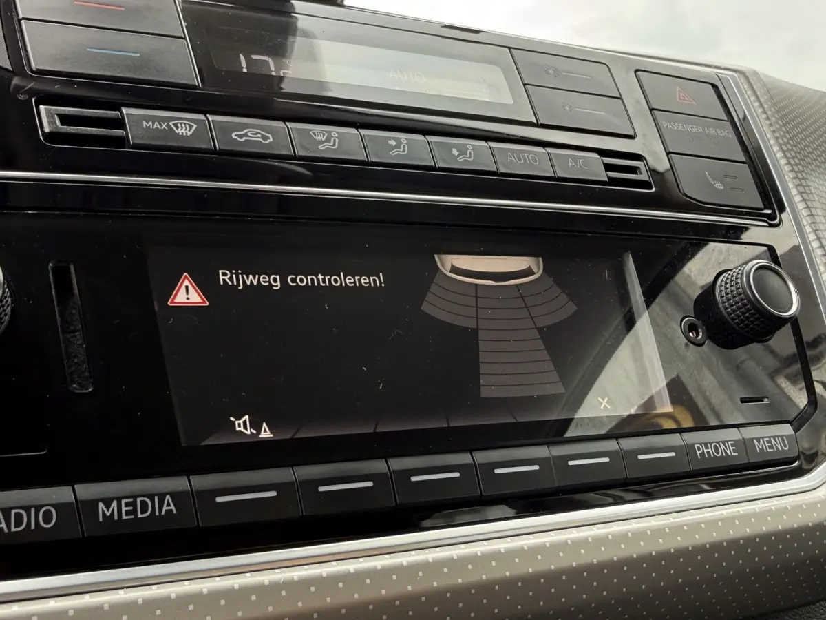 Up! 1.0 BMT high up!. | DAB | CRUISE | BLUETOOTH | STOELVERW. | LICHTMETAAL |