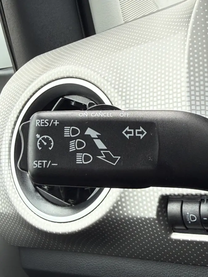 Up! 1.0 BMT high up!. | DAB | CRUISE | BLUETOOTH | STOELVERW. | LICHTMETAAL |