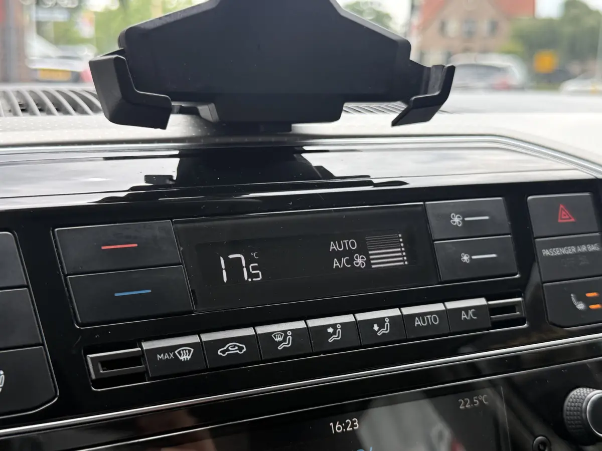 Up! 1.0 BMT high up!. | DAB | CRUISE | BLUETOOTH | STOELVERW. | LICHTMETAAL |