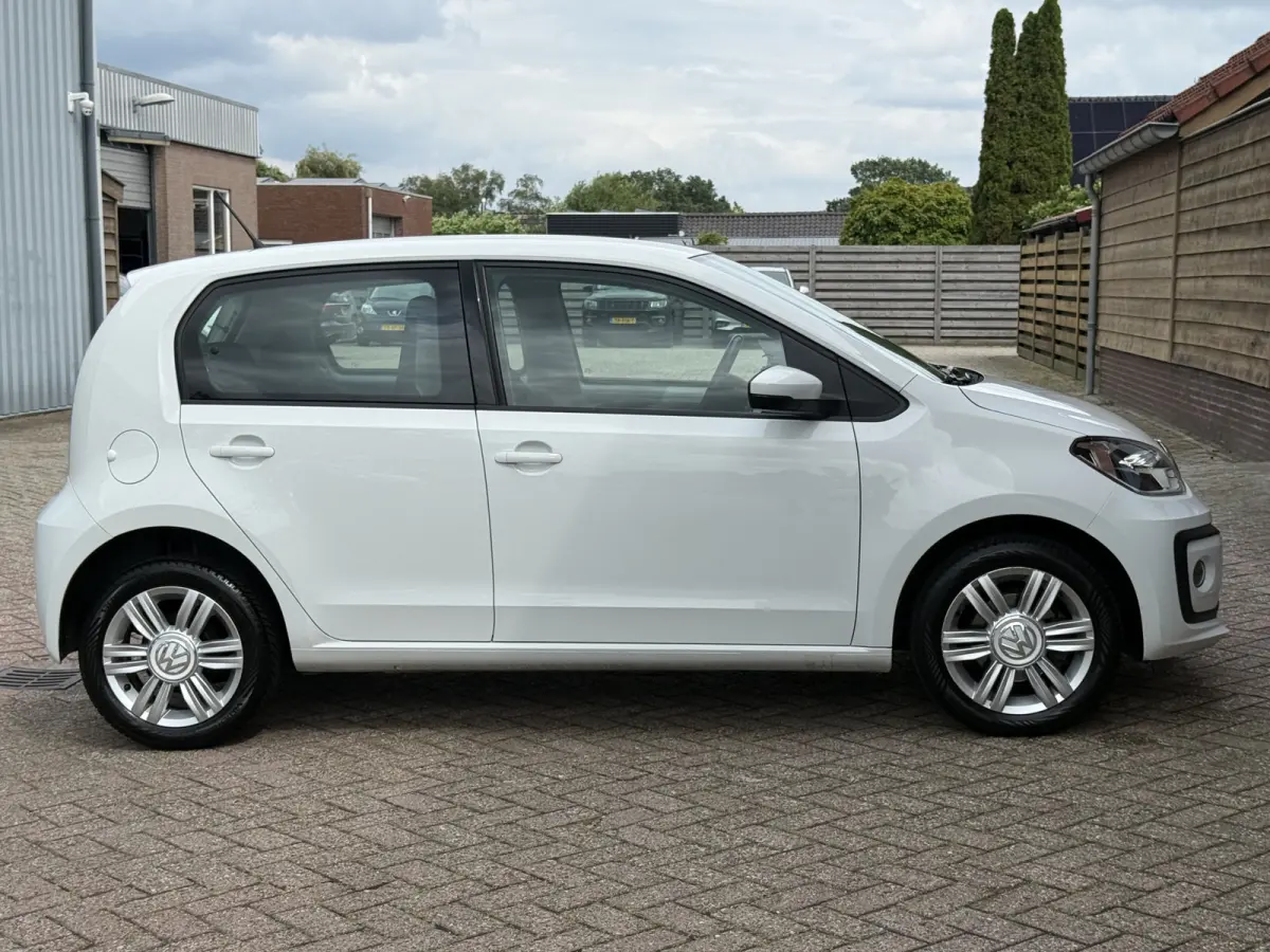 Up! 1.0 BMT high up! | DAB | CRUISE | BLUETOOTH | STOELVERW. | LICHTMETAAL |