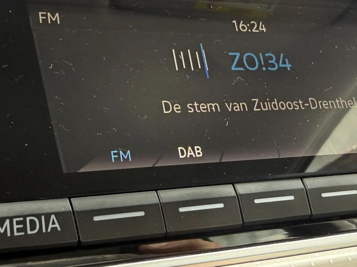 Up! 1.0 BMT high up!. | DAB | CRUISE | BLUETOOTH | STOELVERW. | LICHTMETAAL |