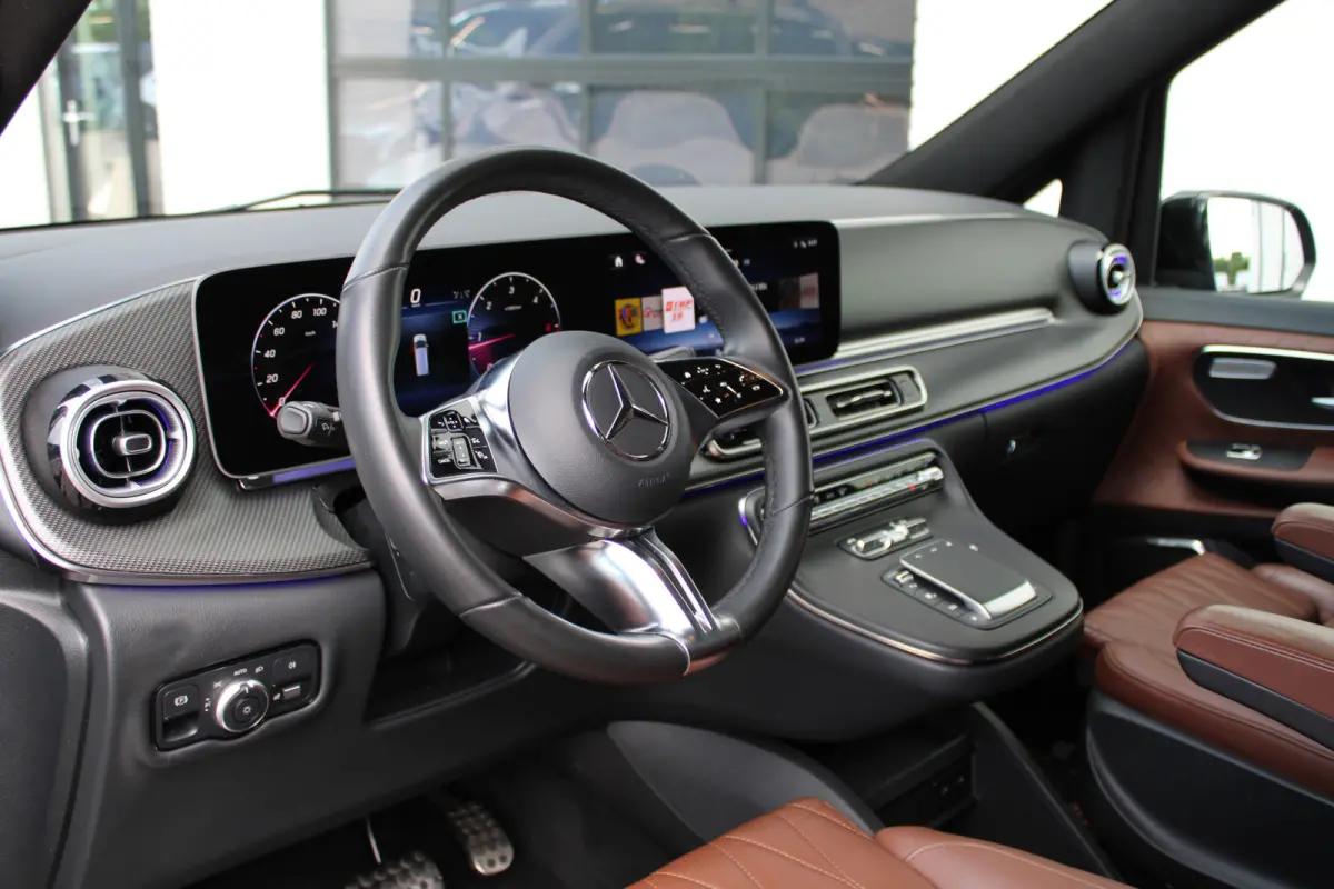 300d / XXL / AMG / 4-Matic / VIP 8-Persoons / Luchtvering / TV / Burmester / 360 Camera / Vol Opties / NIEUWSTAAT