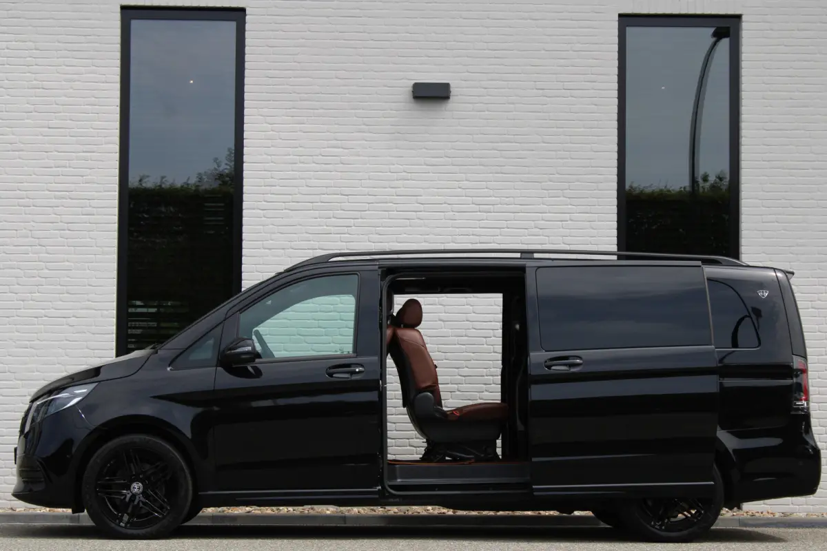 300d / XXL / AMG / 4-Matic / VIP 8-Persoons / Luchtvering / TV / Burmester / 360 Camera / Vol Opties / NIEUWSTAAT