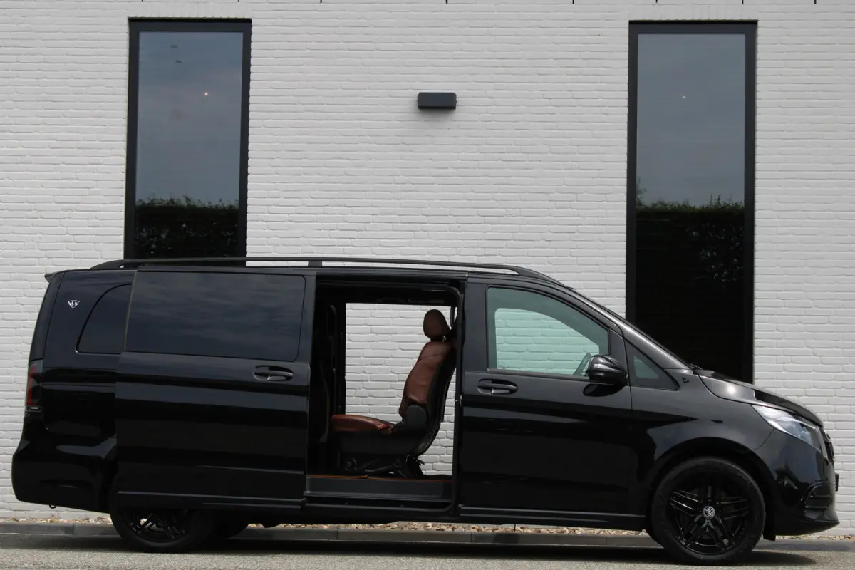 300d / XXL / AMG / 4-Matic / VIP 8-Persoons / Luchtvering / TV / Burmester / 360 Camera / Vol Opties / NIEUWSTAAT