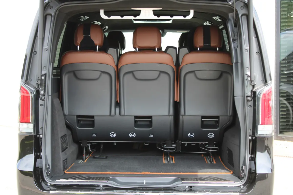 300d / XXL / AMG / 4-Matic / VIP 8-Persoons / Luchtvering / TV / Burmester / 360 Camera / Vol Opties / NIEUWSTAAT